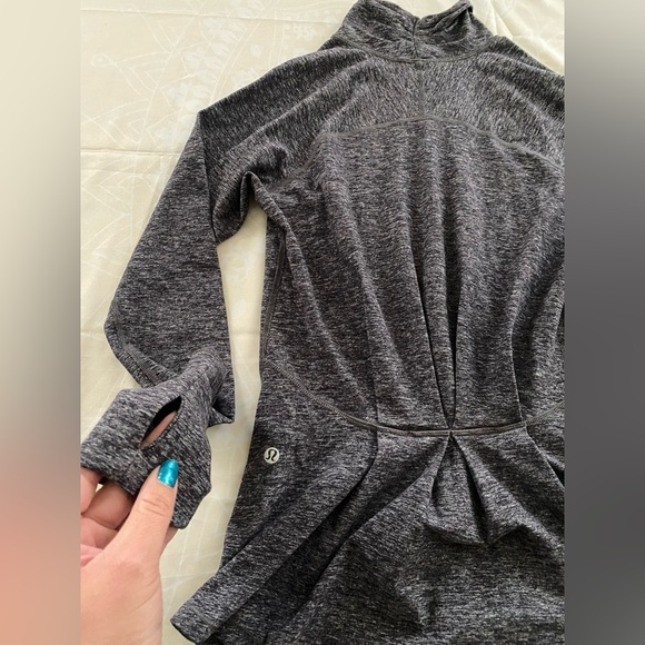 Lululemon Warm Your Core Long Sleeve Tee Heathered Black size 6 - Picture 9 of 14